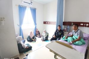 Kunjungan Sosial Keluarga Besar PA Lubuk Pakam atas Dua Orang Pegawai yang Sedang Dirawat